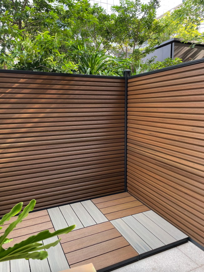 Modern horizontal-slat luxury fence