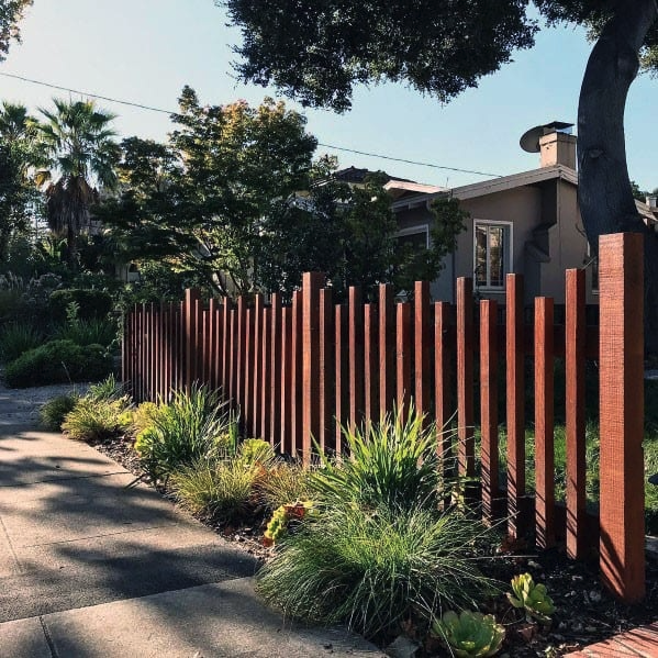 Modern horizontal-slat luxury fence