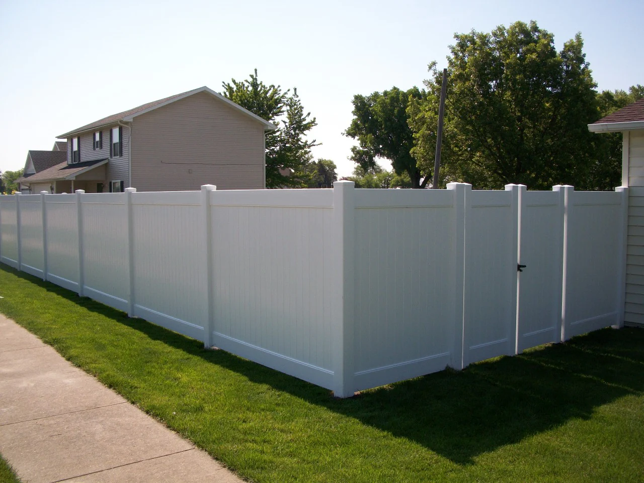 6 ft white vinyl privacy fence
